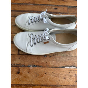 Women's ECCO soft White Leather Sneakers Size 5.5 with Brown Accents